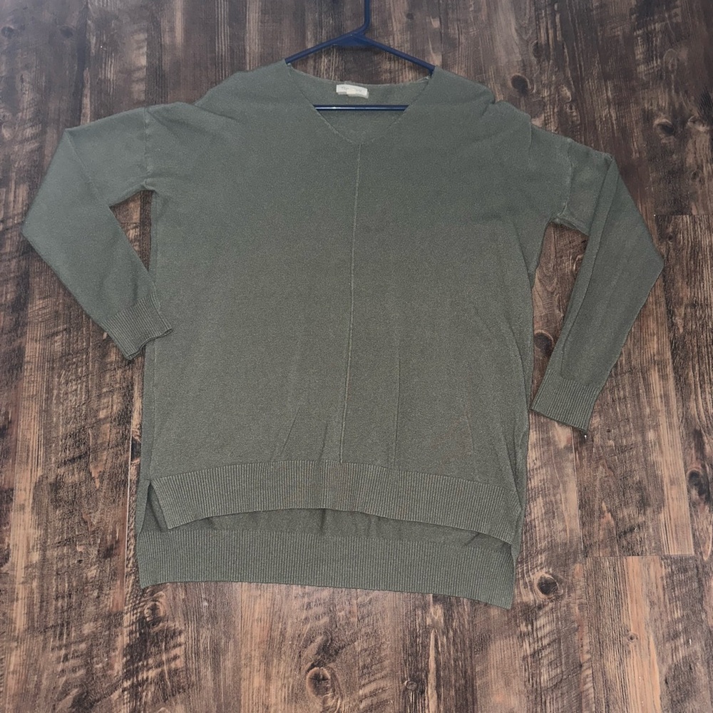 Tea n Rose Khaki V-Neck Top